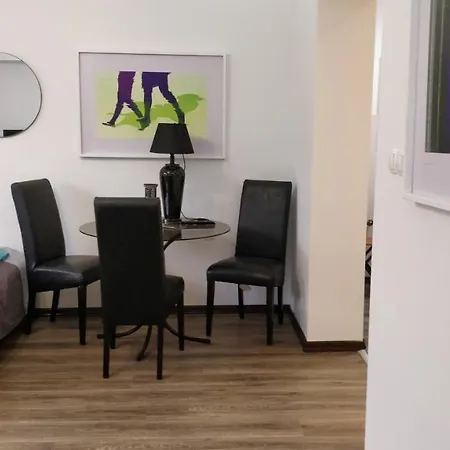 Apartment Center Star *